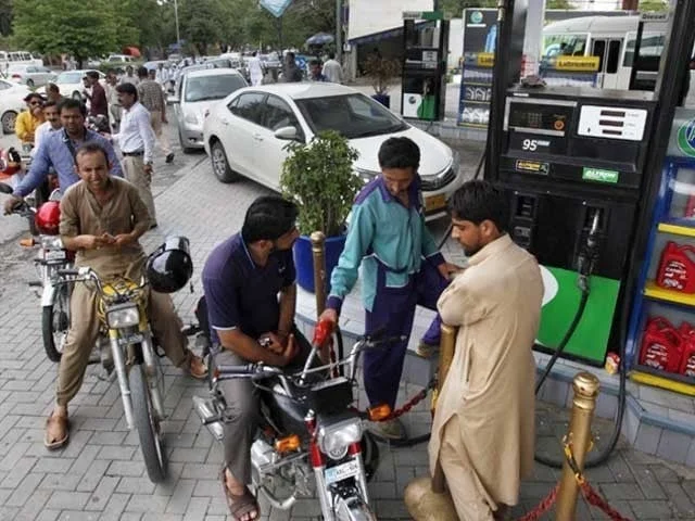 2518026-petrol-1690869445-135-640x480