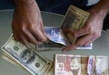 ڈالر بے قابو، قیمت 300 روپے ہو گئی